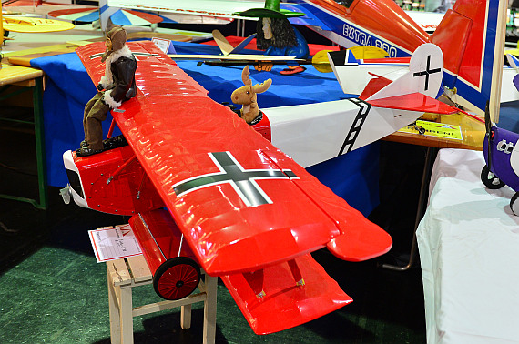 Die Modellbaumesse zeigte sich äußerst tierfreundlich: Neben fliegenden Elchen ...