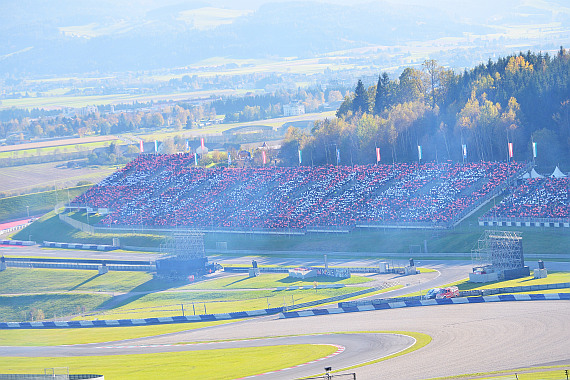 Red Bull Air RAce Spielberg 2014 Foto Markus Dobrozemsky Besuchermassen