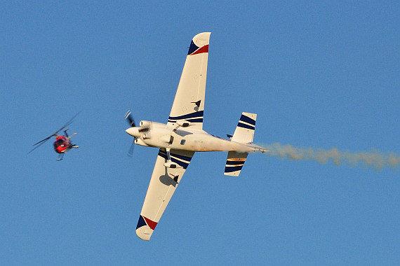 Red Bull Air RAce Spielberg 2014 Foto Markus Dobrozemsky Flugzeug mit BO-105