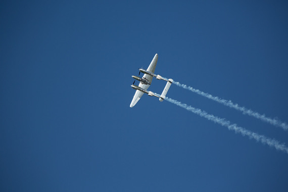 Red Bull Air RAce Spielberg 2014 Foto Peter Hollos P-38 Lightning Flying Bulls Rauch Red Bull Air RAce Spielberg 2014 Foto Peter Hollos