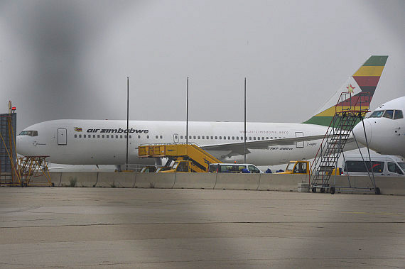 Air Zimbabwe Boeing 767-200ER Z-WPF Foto PA Austrian Wings Media Crew