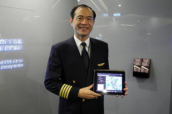 EVA Air Paperless Cockpit mit iPad - Foto: Austrian Wings Media Crew EVA Air Paperless Cockpit mit iPad - Foto: Austrian Wings Media Crew