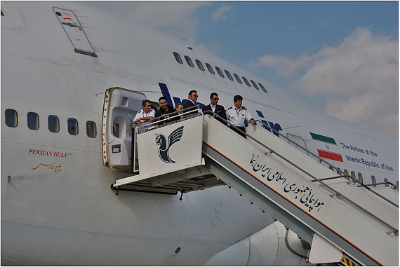 Iran Air Boeing 747SP Letzter Flug Personal Treppe Günther Pitterka Iran Air Boeing 747SP Letzter Flug Personal Treppe Günther Pitterka