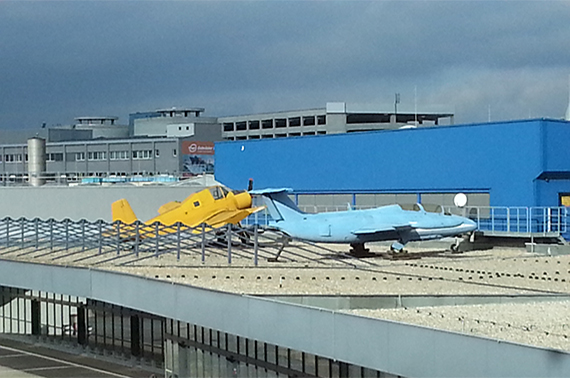 Die Delfin und die Chmelak am Dach über den B-Gates... (Foto: PW) Die Delfin und die Chmelak am Dach über den B-Gates... (Foto: PW)