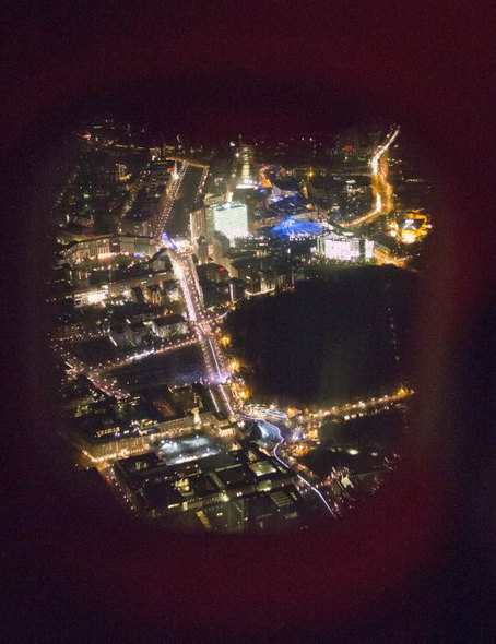 Lichtgrenze 25 Jahre Mauerfall Foto Air Berlin