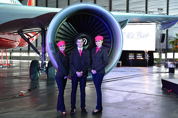 Niki Etihad Abu Dhabi Business Class Event Foto PA Austrian Wings Media Crew Crew vor Engine Niki Etihad Abu Dhabi Business Class Event Foto PA Austrian Wings Media Crew Crew vor Engine