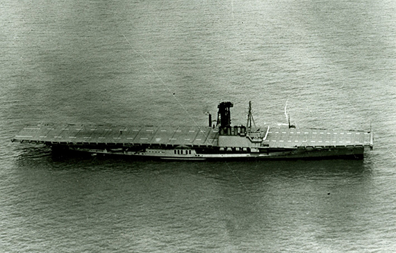 ... und die USS "Wolverine" - die zwei umgebauten Raddampfer fungierten als Trainingsflugzeugträger ... und die USS "Wolverine" - die zwei umgebauten Raddampfer fungierten als Trainingsflugzeugträger