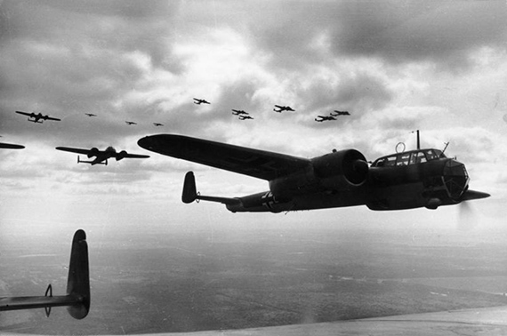 Eine Do-17Z im Flug während des Krieges Eine Do-17Z im Flug während des Krieges