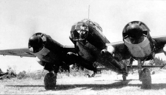 Mit Torpedos ausgerüstet stellen die JU-88 eine große Gefahr für alliierte Schiffe dar