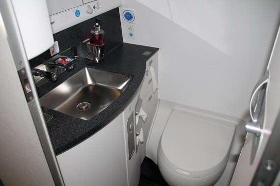 Airbus A350 Auslieferung Qatar Airways Toilette WC LavatoryFoto Aig