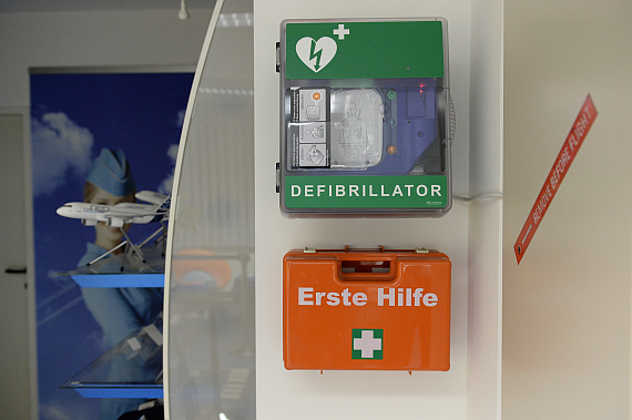 Viennaflight Halbautomatischer Defibrillator AED Foto PA Austrian Wings Media Crew