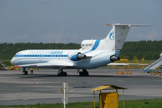 Eine YK2 der Gazprom Avia, noch in alter Farbgebung. Diese Modelle werden bei der Airline vermutlich vom Superjet abgelöst werden. Einige Jahre nach dieser Aufnahme ging es an Bord der gleichen Maschine von Moskau nach Sankt Petersburg, siehe weiter unte