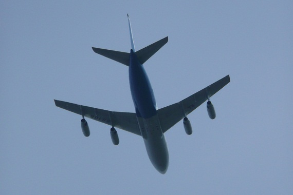 oder einfach nur die Flieger im Anflug auf LED genießen. Leider wird man die Silhouette der IL-86 heute vergeblich über dem Himmel Peterburgs suchen.