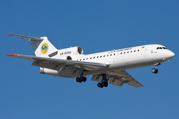 Eine ukrainische Yak der Lviv Airlines. Leider sind sowohl Airline als auch Maschine Geschichte. Quelle: Wikimedia Commons