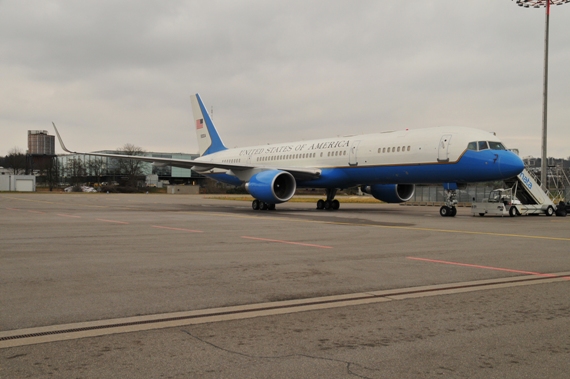 USAF, B757-2G4 (C-32A) die Außenminister John F. Kerry auf seinen zahlreichen Auslandreisen zur Verfügung steht; so auch für seinen Besuch in Zürich/Davos