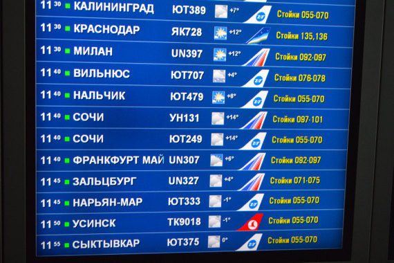 UN327 fliegt um 11:45 ab. Die Infos werden mal auf Englisch, mal auf Russisch gezeigt. Einige Airlines fliegen unter ihrem russischen Code, andere verwenden den internationalen, so wie Transaero. UN327 fliegt um 11:45 ab. Die Infos werden mal auf Englisch, mal auf Russisch gezeigt. Einige Airlines fliegen unter ihrem russischen Code, andere verwenden den internationalen, so wie Transaero.