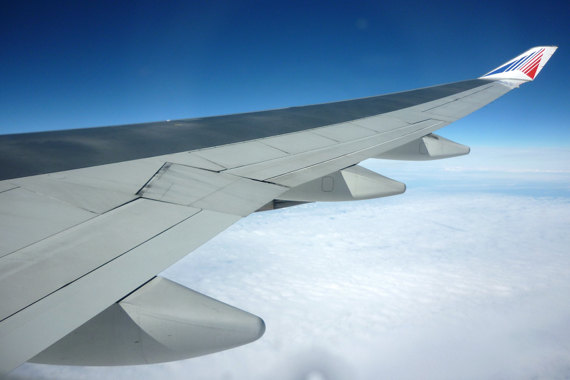 Der Flügel einer B747 und schönes Wetter, was will man mehr? Der Flügel einer B747 und schönes Wetter, was will man mehr?