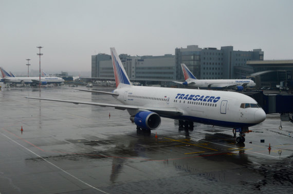 Eine der beiden B767-200ER von Transaero. Es ist immer wieder ein Highlight solche klassischen Boeing Jets fliegen zu sehen, vor allem in der ansprechenden Transaero Lackierung. Eine der beiden B767-200ER von Transaero. Es ist immer wieder ein Highlight solche klassischen Boeing Jets fliegen zu sehen, vor allem in der ansprechenden Transaero Lackierung.