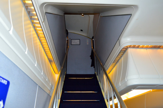 Die Stiegen ins Oberdeck mit der Business Klasse. Die Stiegen ins Oberdeck mit der Business Klasse.