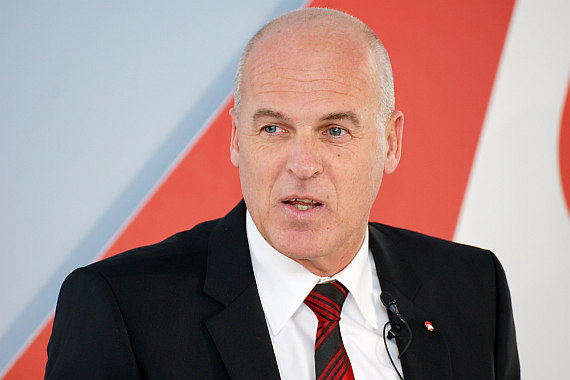 Air Berlin CEO Stefan Pichler auf der Pressekonferenz - Foto:: O. Pritzkow Air Berlin CEO Stefan Pichler auf der Pressekonferenz - Foto:: O. Pritzkow