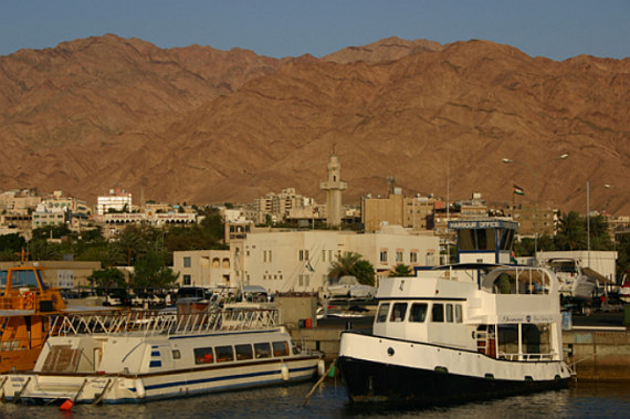 Aqaba ist umrahmt von einer einmaligen Bergkulisse