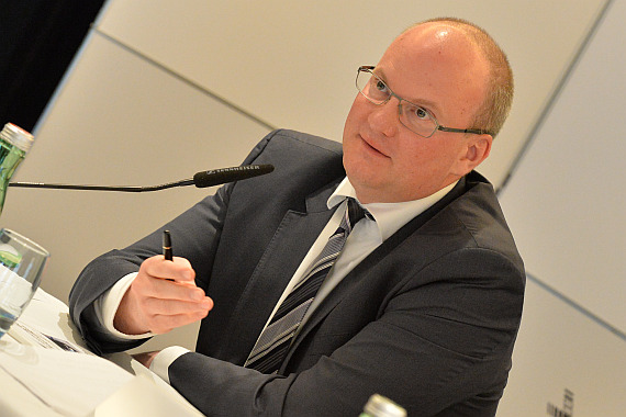 Julian Jäger bei seinen Ausführungen Julian Jäger bei seinen Ausführungen