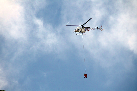 SA315 "Lama" von Wucher Helicopter mit Betonkübel - Foto: V-I-P.tv SA315 "Lama" von Wucher Helicopter mit Betonkübel - Foto: V-I-P.tv