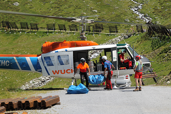 Hoch auf dem Berg ist der Helikopter oft das einzig adäquate Transportmittel. - Foto: Hoch auf dem Berg ist der Helikopter oft das einzig adäquate Transportmittel. - Foto: