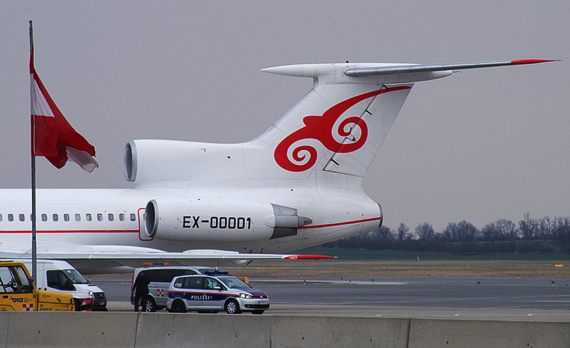 Die drei Triebwerke am Heck sind das Markenzeichen der TU-154 - Foto: Martin Oswald