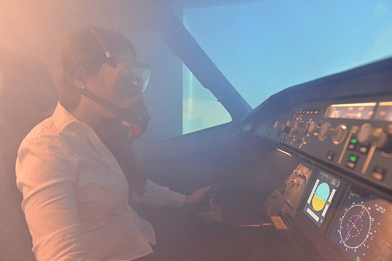 Bei Fume Events können hochtoxische Dämpfe in das Innere von Flugzeugkabinen eindringen, Symbolbild aus dem Simulator - Foto: Huber / Austrian Wings Media Crew