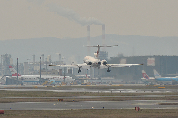 Tupolev Tu-154 Kirgistan EX-0001 Foto PA Austrian Wings Media Crew Landung in Wien