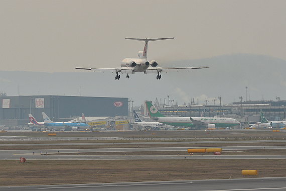 Tupolev Tu-154 Kirgistan EX-0001 Foto PA Austrian Wings Media Crew Landung in Wien_1