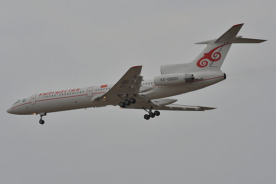 Tupolev Tu-154 Kirgistan EX-0001 Foto PA Austrian Wings Media Crew Landung in Wien_3