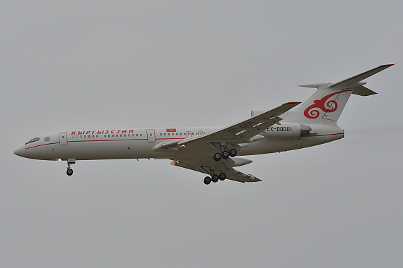 Tupolev Tu-154 Kirgistan EX-0001 Foto PA Austrian Wings Media Crew Landung in Wien_5