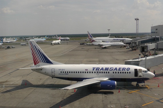 Heute sieht es vielmehr so aus, die Yak ist heutzutage schon ein Schmankerl. Im Hintergrund kann man den Friedhof von Domodedovo erkennen, ein trauriger Anblick des einstigen Luftfahrtimperiums der Sowjetunion. Die B737 Classic im Vordergrund werden auch