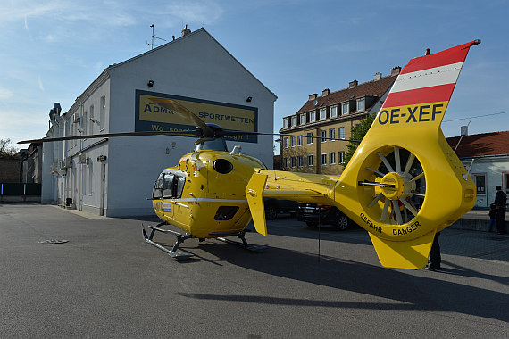 ÖAMTC Christophorus 9 Notarzthubschrauber Einsatz Ketzergasse Anton Freunschlaggasse 29April2015 1730 Uhr Pilot Robert Holzinger Foto Huber Austrian Wings Media Crew_1