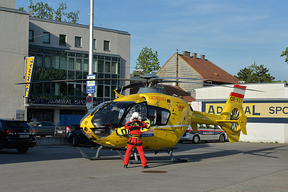 ÖAMTC Christophorus 9 Notarzthubschrauber Einsatz Ketzergasse Anton Freunschlaggasse 29April2015 1730 Uhr Pilot Robert Holzinger Foto Huber Austrian Wings Media Crew_10