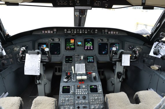 Estonian Air CRJ 900 Cockpit - Foto: Austrian Wings Media Crew