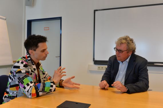 Christian Dries im Gespräch mit Gerald Aigner von Austrian Wings. Christian Dries im Gespräch mit Gerald Aigner von Austrian Wings.