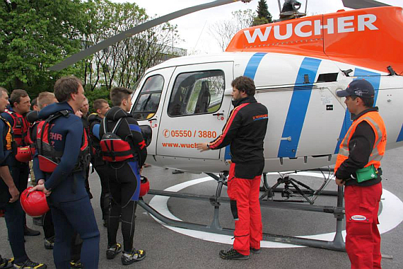 Der Umgang mit dem Fluggerät ist wichtiger Fortbindungsbestandteil für die Feuerwehr-Wasserretter.