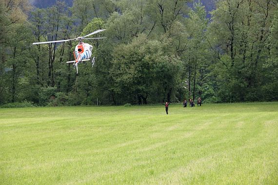 Kommunikation und Einweisung bilden unabdingbare Elemente eines sicheren Umgangs zwischen Flug- und Bodencrew.