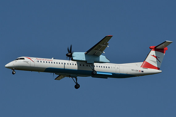 Q400 mit Austrian-Schriftzug ohne "operated by Tyrolean"-Zusatzaufkleber. Q400 mit Austrian-Schriftzug ohne "operated by Tyrolean"-Zusatzaufkleber.