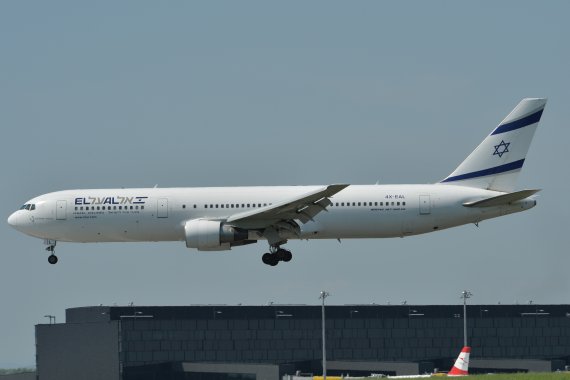 EL AL Israel Airlines Boeing 767-300ER 4X-EAL Foto Huber Austrian Wings Media Crew_4 EL AL Israel Airlines Boeing 767-300ER 4X-EAL Foto Huber Austrian Wings Media Crew_4