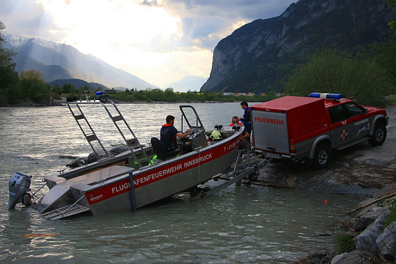 Einsatzübung Inndamm 2015 Innsbruck Foto Christian Schöpf_20 Flughafenfeuerwehr Innsbruck Boot