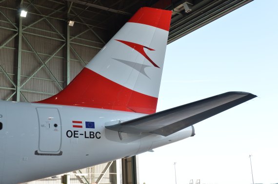 OE-LBC AUA Austrian Airlines Seitenleitwerk Symbolbild Sujetbild myaustrian Foto Huber Austrian Wings Crew