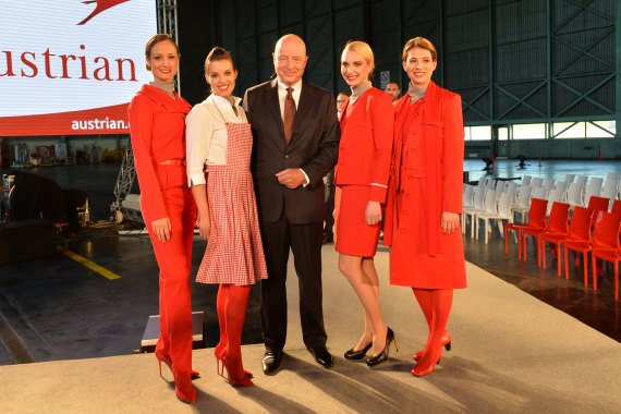 Titelbild 3 AUA Austrian Airlines Kratky neue Uniform Foto Huber Austrian Wings Crew