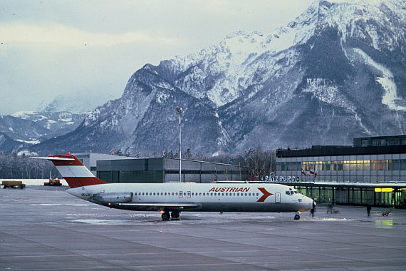 DC-932 auf dem Flughafen Salzburg. DC-932 auf dem Flughafen Salzburg.
