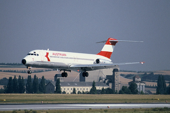 DC-9-32 bei der Landung in Wien. DC-9-32 bei der Landung in Wien.