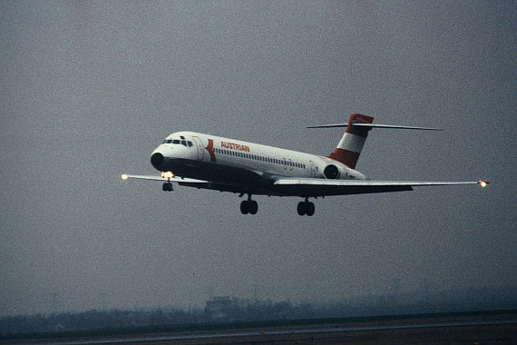 AUA Austrian Airlines MD-80 Landeanflug Foto Archiv Austrian Airlines AUA Austrian Airlines MD-80 Landeanflug Foto Archiv Austrian Airlines