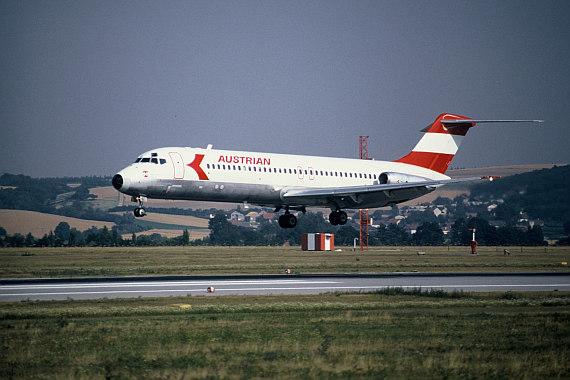 AUA Austrian Airlines MD-80 Landung Foto Archiv Austrian Airlines AUA Austrian Airlines MD-80 Landung Foto Archiv Austrian Airlines